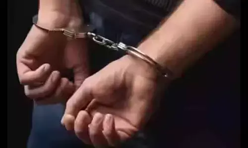 స్పై కెమెరాతో మహిళల అసభ్య వీడియోలు చిత్రీకరణ..పైలట్ అరెస్ట్!
