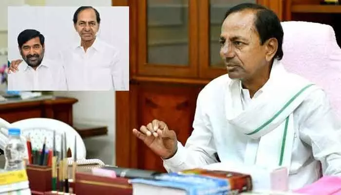ఎర్రవల్లి ఫామ్ హౌస్లో మాజీ సీఎం కేసీఆర్తో హరీష్ రావు, ప్రశాంత్ రెడ్డి జగదీష్ రెడ్డి భేటీ ఎర్రవల్లి ఫామ్ హౌస్లో మాజీ సీఎం కేసీఆర్తో హరీష్ రావు, ప్రశాంత్ రెడ్డి జగదీష్ రెడ్డి భేటీ