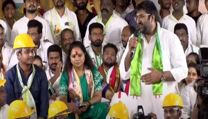 ఎమ్మెల్సీ కవిత నిరాహార దీక్షకు హర్యానా ఎమ్మెల్యే మద్దతు.. కాంగ్రెస్పై హాట్ కామెంట్స్ ఎమ్మెల్సీ కవిత నిరాహార దీక్షకు హర్యానా ఎమ్మెల్యే మద్దతు.. కాంగ్రెస్పై హాట్ కామెంట్స్