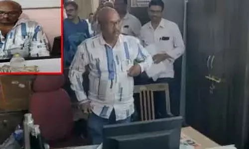 ఏసీబీ రైడ్స్.. అడ్డంగా బుక్కైన జూనియర్ అసిస్టెంట్ శ్రీనివాసరావు