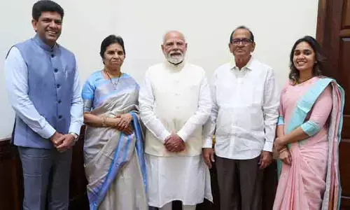 కుటుంబంతో ప్రధానిని కలిసిన కేంద్రమంత్రి.. ఆ క్షణాలను మరువలేనంటూ పోస్ట్