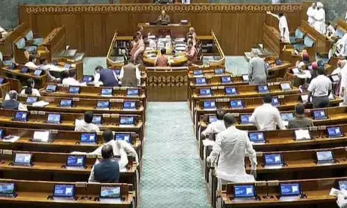 పార్లమెంట్‌లో ప్రతిపక్షాల ఆందోళన.. పీఎం మోడీ సరెండర్ అంటూ నినాదాలు