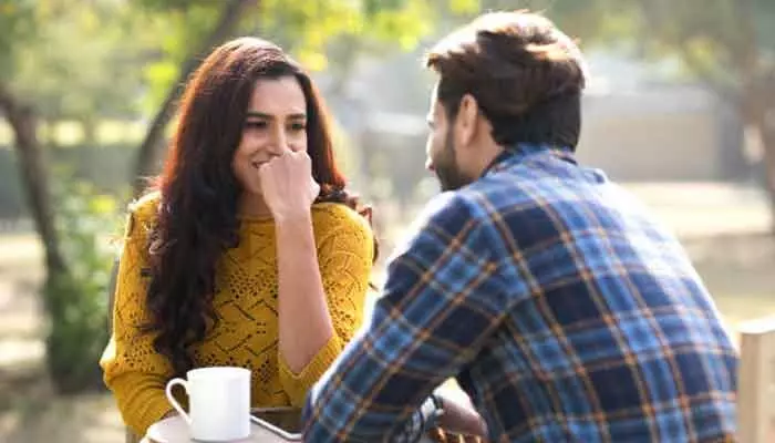రోజుకు 10 నిమిషాలు ఆ విధమైన సంభాషణ.. బలమైన సంబంధాలకు ఎలా దారితీస్తుందంటే.. రోజుకు 10 నిమిషాలు ఆ విధమైన సంభాషణ.. బలమైన సంబంధాలకు ఎలా దారితీస్తుందంటే..