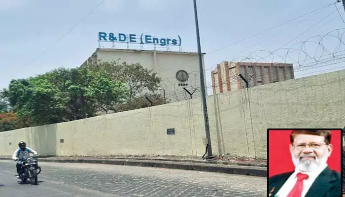 గూఢచర్యం ఆరోపణలు.. DRDO గెస్ట్ హౌస్ మేనేజర్ అరెస్ట్ గూఢచర్యం ఆరోపణలు.. DRDO గెస్ట్ హౌస్ మేనేజర్ అరెస్ట్