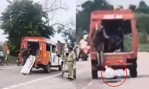 యూపీలో ఘోరం.. అంబులెన్స్‌‌లోని డెడ్ బాడీని రోడ్డుపై ప‌డేసిన కుటుంబ స‌భ్యులు