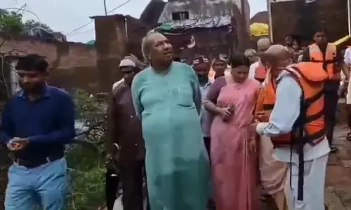 మీరంతా స్వర్గానికి వెళతారు..వరద బాధితులతో మంత్రి వివాదాస్పద వ్యాఖ్యలు