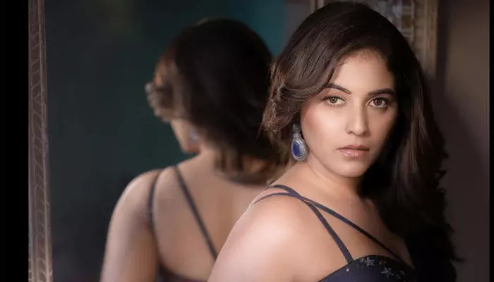 Anjali: ముద్దులతో ముంచేస్తున్న హీరోయిన్ అంజలి.. క్యూట్ పోస్ట్ వైరల్ Anjali: ముద్దులతో ముంచేస్తున్న హీరోయిన్ అంజలి.. క్యూట్ పోస్ట్ వైరల్