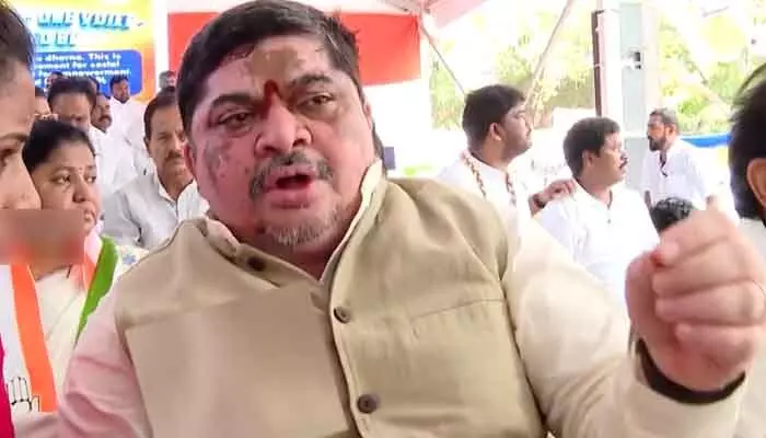 హైదరాబాద్లో కాదు కవిత.. ఢిల్లీలో ధర్నా చెయ్: పొన్నం ప్రభాకర్ హైదరాబాద్లో కాదు కవిత.. ఢిల్లీలో ధర్నా చెయ్: పొన్నం ప్రభాకర్