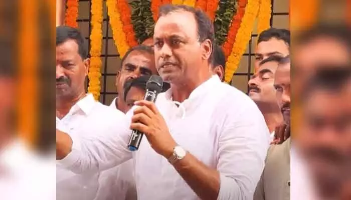సీఎంగా రేవంత్ ఇంకా మూడున్నరేళ్లే.. ఎమ్మెల్యే రాజగోపాల్ రెడ్డి హాట్ కామెంట్స్ సీఎంగా రేవంత్ ఇంకా మూడున్నరేళ్లే.. ఎమ్మెల్యే రాజగోపాల్ రెడ్డి హాట్ కామెంట్స్