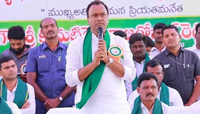సమయం వచ్చినప్పుడు వారి బండారం బయట పెడతా .. ఎమ్మెల్యే రాజగోపాల్ రెడ్డి సంచలన వ్యాఖ్యలు సమయం వచ్చినప్పుడు వారి బండారం బయట పెడతా .. ఎమ్మెల్యే రాజగోపాల్ రెడ్డి సంచలన వ్యాఖ్యలు