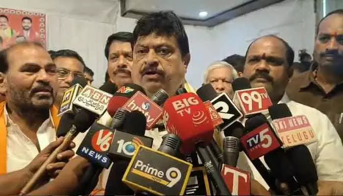 బీసీ రిజర్వేషన్ పై కాంగ్రెస్ డ్రామాలు : బీజేపీ రాష్ట్ర అధ్యక్షుడు బీసీ రిజర్వేషన్ పై కాంగ్రెస్ డ్రామాలు : బీజేపీ రాష్ట్ర అధ్యక్షుడు