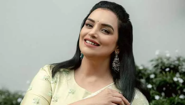 ప్రముఖ నటిపై కేసు నమోదు.. కారణం తెలిస్తే మొహం మీద ఉమ్మేస్తారు ప్రముఖ నటిపై కేసు నమోదు.. కారణం తెలిస్తే మొహం మీద ఉమ్మేస్తారు