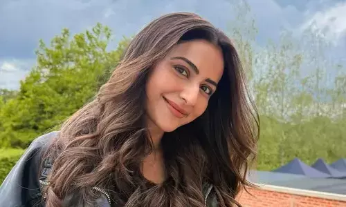 క్యాజువల్ అవుట్ ఫిట్‌లో రామ్ చరణ్ బ్యూటీ.. ఆల్‌ది బెస్ట్ చెబుతున్న నెటిజన్లు..