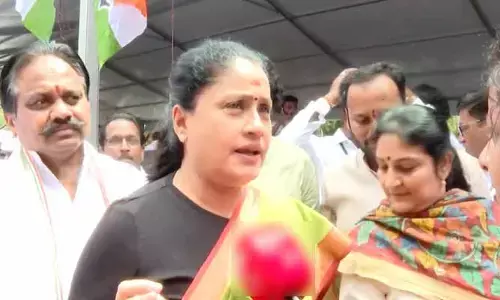 నాడు తెలంగాణ.. నేడు బీసీ రిజర్వేషన్లు పోరాడి సాధిస్తాం: MLC Vijayashanti