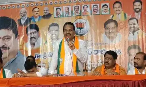 కాంగ్రెస్ నాయకులకు సిగ్గుండాలి : ఆదిలాబాద్ ఎంపీ