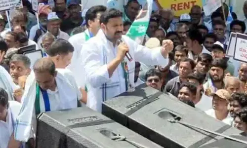 Y. S. Avinash Reddy : ఎంపీ అవినాశ్ రెడ్డి ర్యాలీ: పులివెందులలో హై టెన్షన్