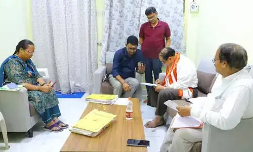ఔట్ సోర్సింగ్ ఉద్యోగాల పేరిట డబ్బులు వసూలు