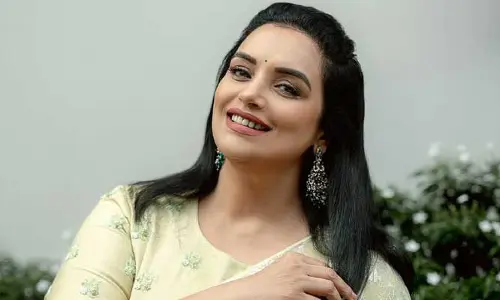 ప్రముఖ నటిపై కేసు నమోదు.. కారణం తెలిస్తే మొహం మీద ఉమ్మేస్తారు