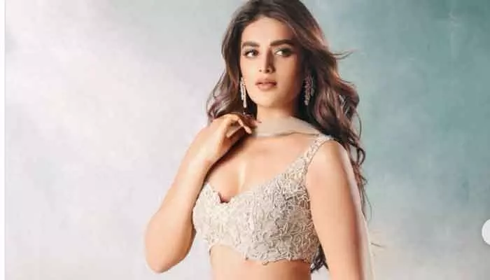 అదిరిపోయే అవుట్ ఫిట్లో పవన్ కళ్యాణ్ బ్యూటీ.. వస్తుండాయి ఫీలింగ్స్ అంటూ కామెంట్స్ అదిరిపోయే అవుట్ ఫిట్లో పవన్ కళ్యాణ్ బ్యూటీ.. వస్తుండాయి ఫీలింగ్స్ అంటూ కామెంట్స్