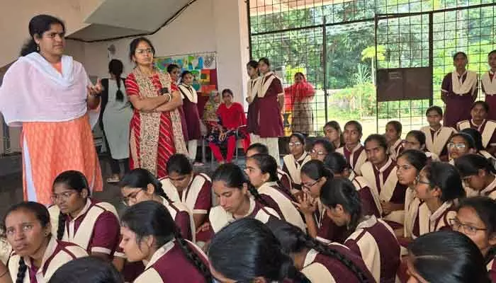 ఉపాధ్యాయుల కోసం విద్యార్థుల ఉపవాస దీక్ష ఉపాధ్యాయుల కోసం విద్యార్థుల ఉపవాస దీక్ష