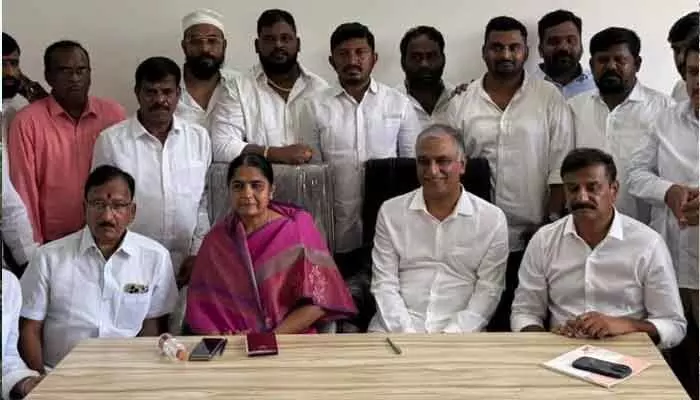 కమీషన్లు కేసులు ఢిల్లీకి మూటలు మోసడే రేవంత్ పని : సిద్ధిపేట ఎమ్మెల్యే కమీషన్లు కేసులు ఢిల్లీకి మూటలు మోసడే రేవంత్ పని : సిద్ధిపేట ఎమ్మెల్యే