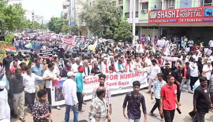 శాంతి కోసం ‘ఖమ్మం’.. మానవత్వాన్ని చాటుతూ పాలస్తీనా సంఘీభావ ర్యాలీ శాంతి కోసం ‘ఖమ్మం’.. మానవత్వాన్ని చాటుతూ పాలస్తీనా సంఘీభావ ర్యాలీ