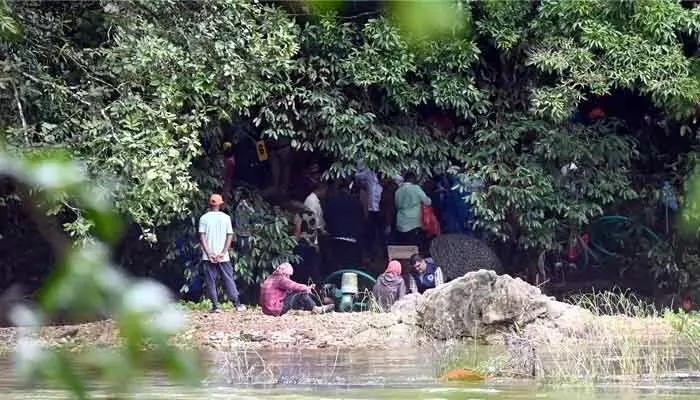 గుట్టలుగా అస్థిపంజరాలు.. ఇది ధర్మస్థలమేనా? గుట్టలుగా అస్థిపంజరాలు.. ఇది ధర్మస్థలమేనా?