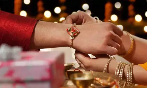 రాఖీ పండుగ స్పెషల్.. ఆ రాష్ట్రంలోని మహిళలు  భర్తలకు రాఖీ కట్టి.. ఆ తర్వాత!?