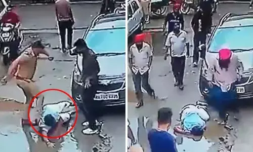 Punjab Police: వీళ్లు పోలీసులా..? గూండాలా..? జర్నలిస్ట్‌పై విచక్షణారహితంగా దాడి చేసిన ఇద్దరు ఎస్సైలు