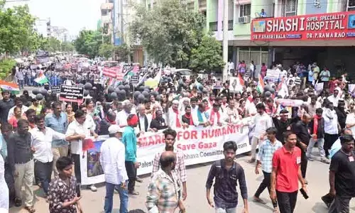 శాంతి కోసం ‘ఖమ్మం’.. మానవత్వాన్ని చాటుతూ పాలస్తీనా సంఘీభావ ర్యాలీ