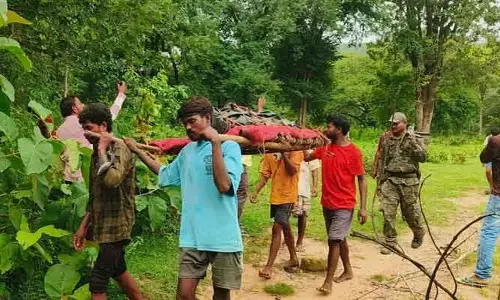 బాలిక శవంతోనే లేచిన మంత్రగాడి మృతదేహం