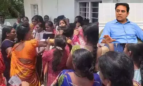 ఆ స్కీం కోసం జట్టు పట్టి కొట్టుకున్న మహిళలు.. కాంగ్రెస్ పై కేటీఆర్ సెటైర్లు
