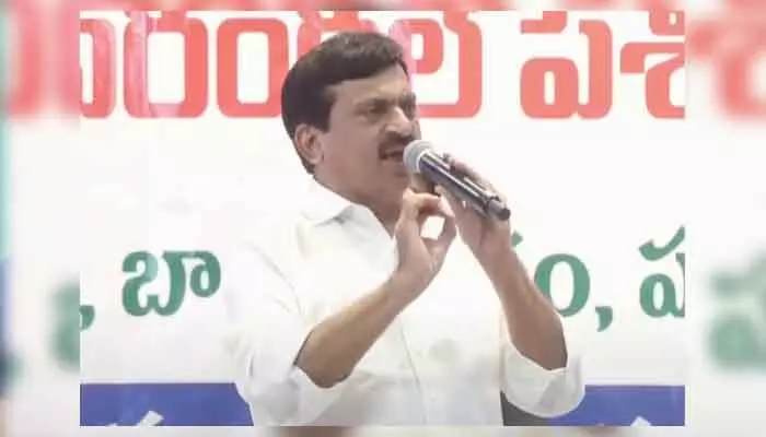 కాళేశ్వరంపై బీఆర్ఎస్ ఎదురుదాడి చేస్తోంది.. మంత్రి పొంగులేటి సంచలన వ్యాఖ్యలు కాళేశ్వరంపై బీఆర్ఎస్ ఎదురుదాడి చేస్తోంది.. మంత్రి పొంగులేటి సంచలన వ్యాఖ్యలు