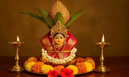 వరలక్ష్మీ వ్రతం విశిష్టత.. అసలు ఎవరెవరు ఈ వ్రతం చేసుకోవచ్చు?