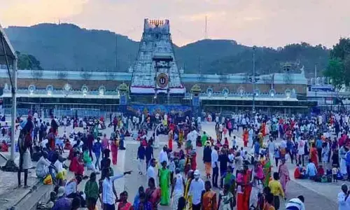 తిరుమలలో స్వల్పంగా తగ్గిన భక్తుల రద్ధీ
