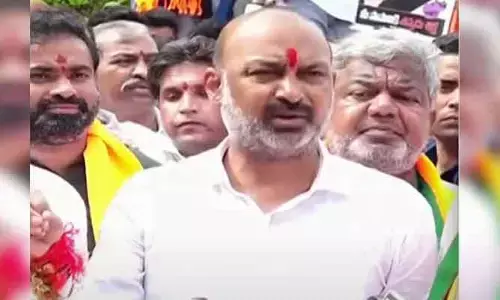 వావి వరుసలు లేకుండా ఫోన్లు ట్యాప్ చేశారు.. బండి సంజయ్ సంచలన ఆరోపణలు