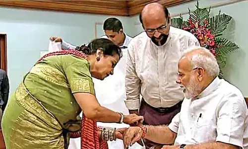 30 ఏళ్లుగా ప్రధాని మోడీకి రాఖీ కడుతున్న పాకిస్థానీ ముస్లిం మహిళ.. ఆమె ఎవరంటే?