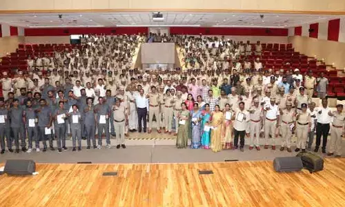 అంకిత భావం, నిబద్ధతతో పోలీసుల సేవలు.. 446 అధికారులకు రివార్డ్స్