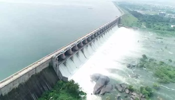 బఫర్ జోన్ బెడద.. మానేర్ డ్యాంపై నోటీసుల గందరగోళం బఫర్ జోన్ బెడద.. మానేర్ డ్యాంపై నోటీసుల గందరగోళం