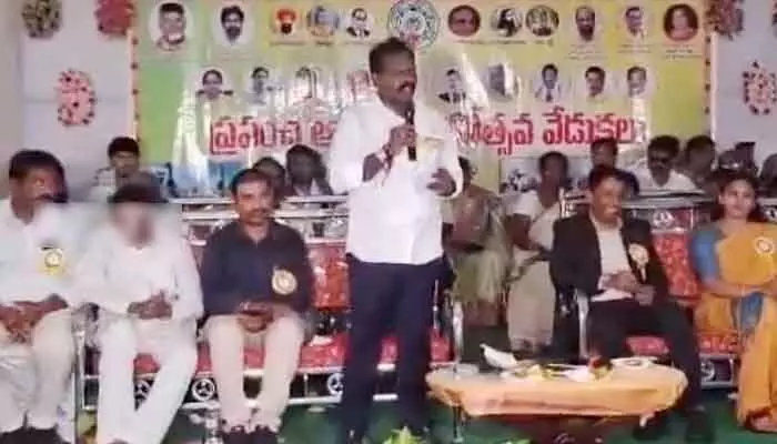 అలాంటి వాళ్లను చెప్పు తెగేదాకా కొడతా.. ఎమ్మెల్యే కొలికపూడి వివాదాస్పద వ్యాఖ్యలు అలాంటి వాళ్లను చెప్పు తెగేదాకా కొడతా.. ఎమ్మెల్యే కొలికపూడి వివాదాస్పద వ్యాఖ్యలు