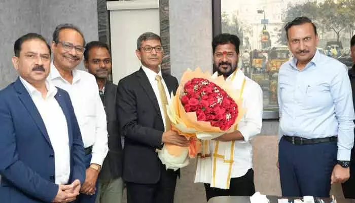 TG: తెలంగాణలో ఎన్టీపీసీ మరో భారీ పెట్టుబడి.. సీఎంను కలిసిన బృందం TG: తెలంగాణలో ఎన్టీపీసీ మరో భారీ పెట్టుబడి.. సీఎంను కలిసిన బృందం