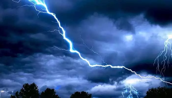 హైదరాబాద్ ప్రజలకు బిగ్ అలర్ట్.. భయంకరమైన ఉరుములు, మెరుపులు హైదరాబాద్ ప్రజలకు బిగ్ అలర్ట్.. భయంకరమైన ఉరుములు, మెరుపులు