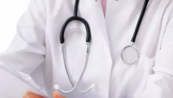 డ్రగ్స్ వినియోగిస్తూ..పవిత్ర వృత్తికే కళంకం