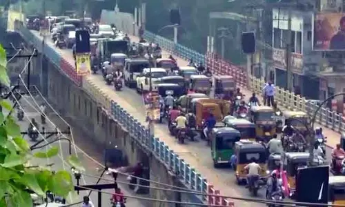 67 ఏళ్ల పాటు సేవలు.. కాలగర్భంలో కలిసిపోతున్న శంకర్ విలాస్ బ్రిడ్జి