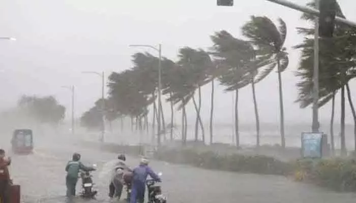మరో అల్పపీడనం: తెలంగాణలో ఈ జిల్లాలకు ఎల్లో అలర్ట్ మరో అల్పపీడనం: తెలంగాణలో ఈ జిల్లాలకు ఎల్లో అలర్ట్