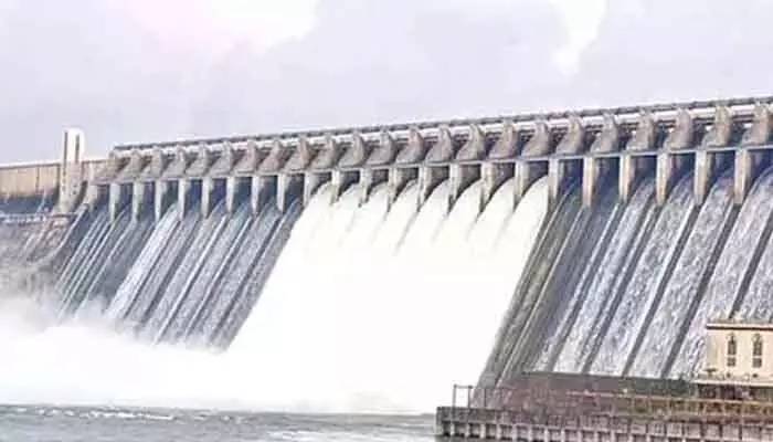 నాగార్జునసాగర్ ప్రాజెక్ట్కు భారీగా పెరిగిన వరద.. 8 గేట్ల ద్వారా నీటి విడుదల నాగార్జునసాగర్ ప్రాజెక్ట్కు భారీగా పెరిగిన వరద.. 8 గేట్ల ద్వారా నీటి విడుదల