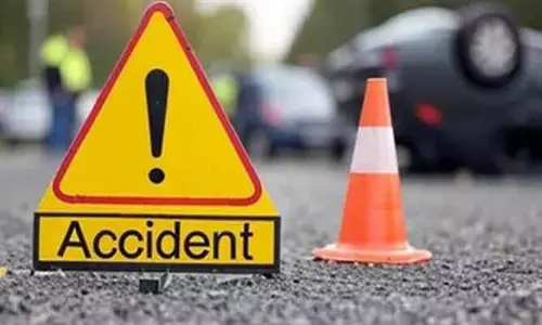 రెండు లారీలు ఢీ: ఇద్దరు స్పాట్‌డెడ్