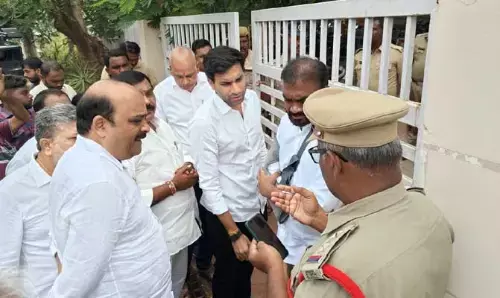 ఉప ఎన్నికల్లో పోలీసుల తీరు దారుణం..