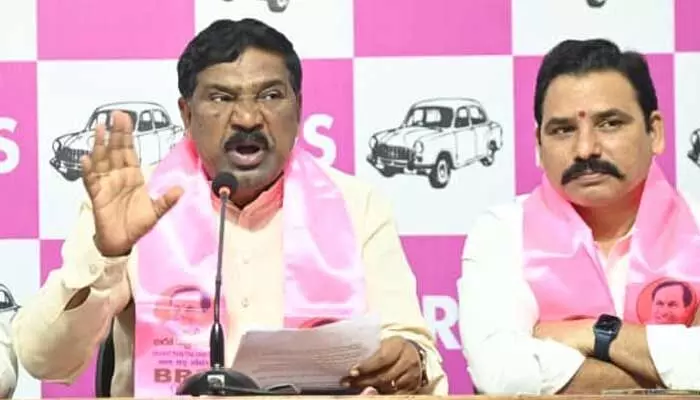 బీఆర్ఎస్లో సామాజిక న్యాయం లేదన్న గువ్వల బాలరాజు.. తాటికొండ రాజయ్య ఫైర్ బీఆర్ఎస్లో సామాజిక న్యాయం లేదన్న గువ్వల బాలరాజు.. తాటికొండ రాజయ్య ఫైర్