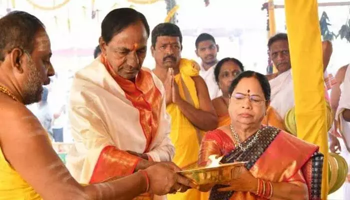 KCR ఫామ్హౌజ్లో క్షుద్రపూజలు.. మంత్రి హాట్ కామెంట్స్ KCR ఫామ్హౌజ్లో క్షుద్రపూజలు.. మంత్రి హాట్ కామెంట్స్